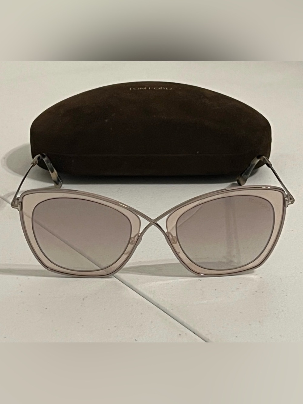 Tom Ford The India FT0605 Sunglasses Crystal | Brown Fades - Picture 8 of 8